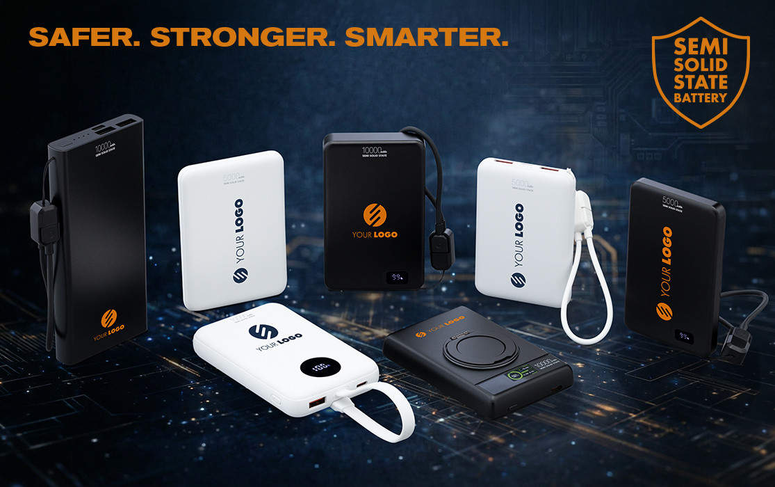 Mehrere SEMI‑SOLID‑STATE Powerbanks in Schwarz und Weiß mit Logofläche auf dunklem, technischen Hintergrund, mit dem Schriftzug „SAFER. STRONGER. SMARTER.“ und einem „SEMI SOLID STATE BATTERY“ Emblem.