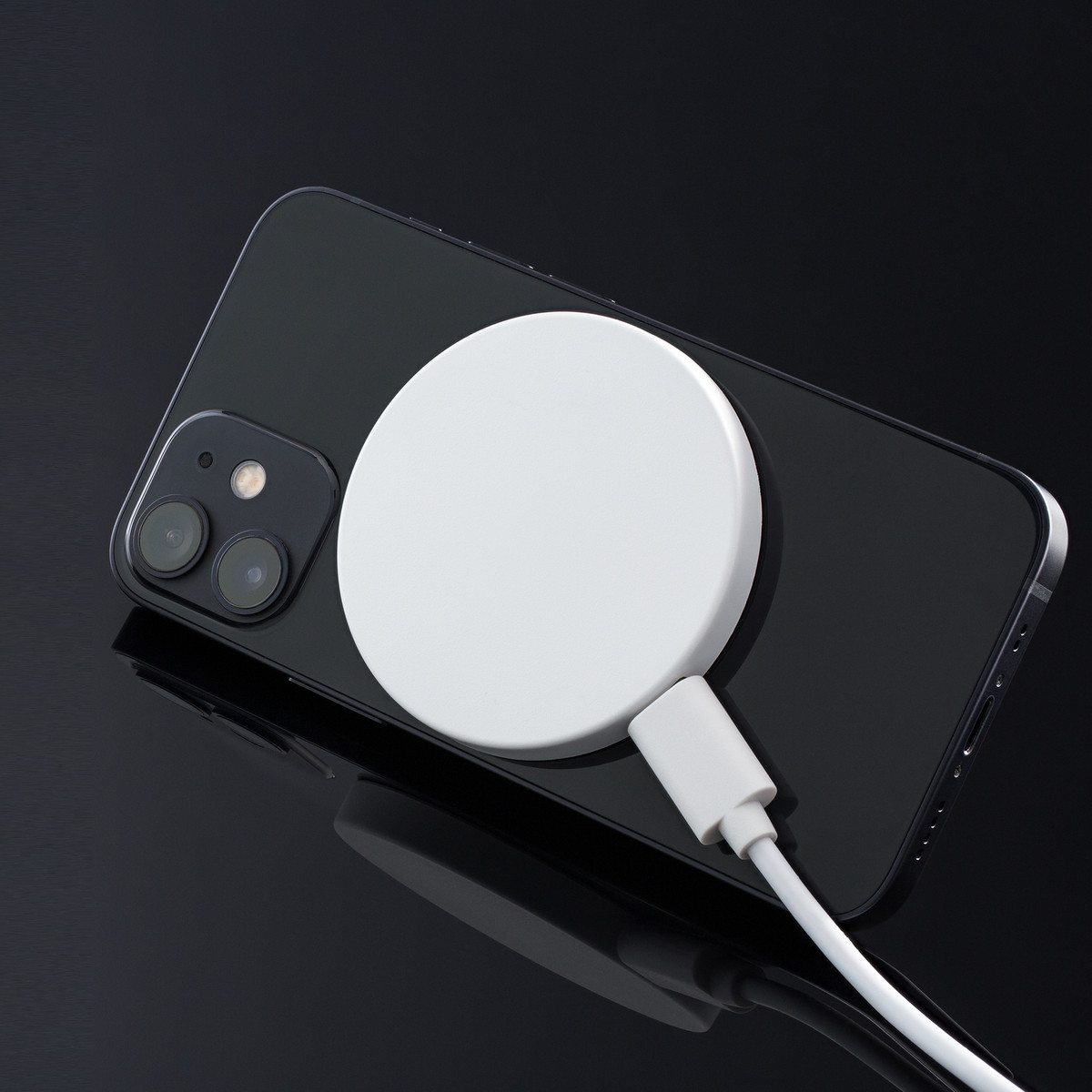 Chargeur sans fil magnétique REEVES-GUYNOM blanc Chargeur sans fil magnétique REEVES-GUYNOM blanc
