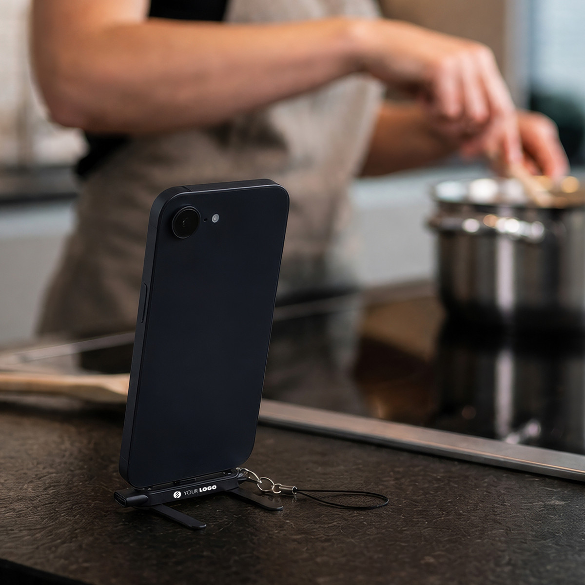 Handyständer mit USB-C REEVES-PORTHAM schwarz