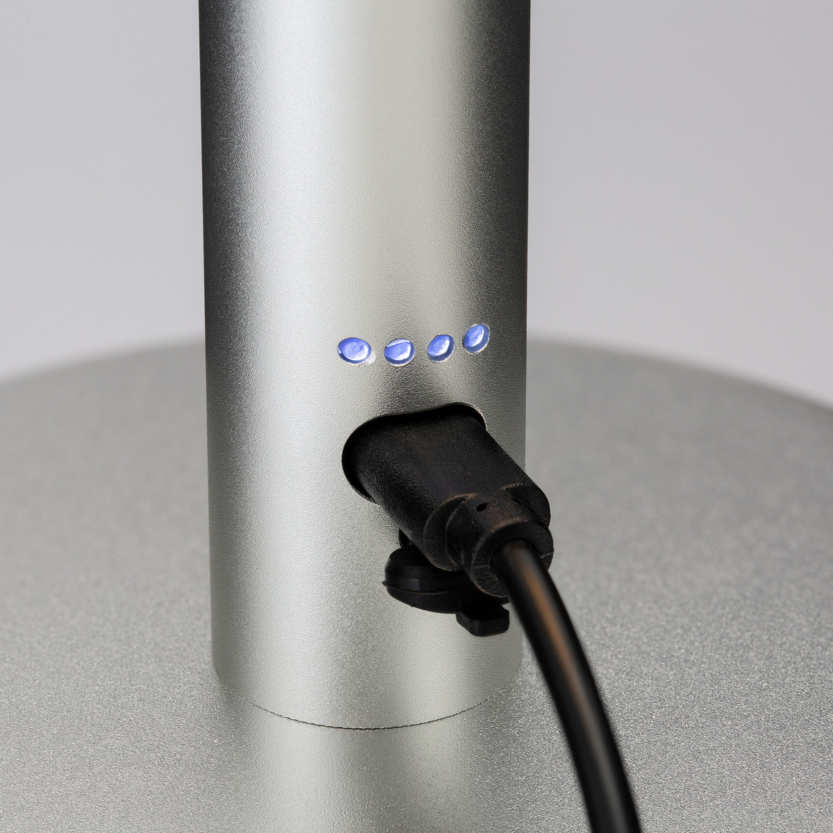 Lampe de table rechargeable REEVES-AMLINO argenté Lampe de table rechargeable REEVES-AMLINO argenté